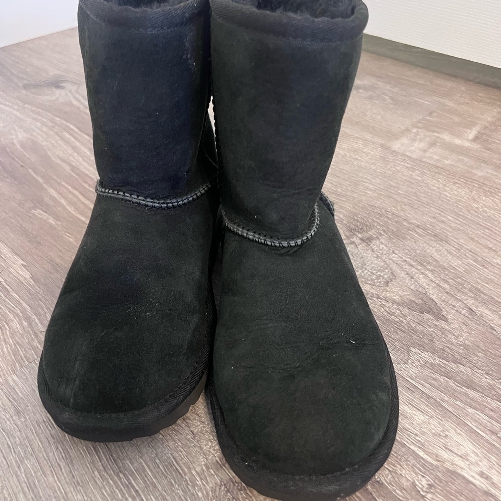Kids Ugg Classic Short II Boots - Picture 9 of 9